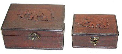 Kleine Koffertruhe mit Henkel und Beschl�gen